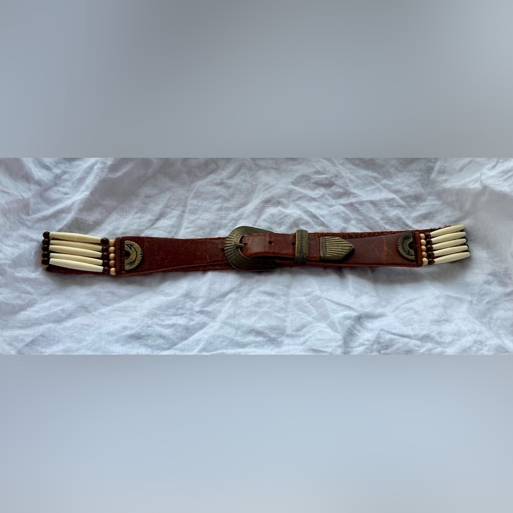 Womenās VINTAGEā BOHO brown leather belt with brass buckle size 28 - Picture 11 of 16